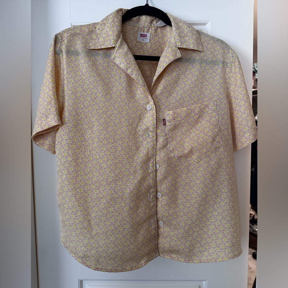 Women’s Levi’s button down